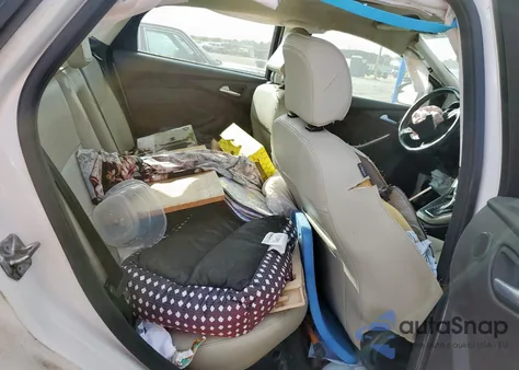 2018 Ford Focus Titanium z USA, uszkodzony, nr VIN 1FADP3J25JL314733